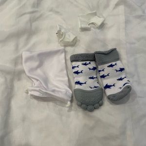 NWOT Nuby Soothing Teether Sock, Grey Shark